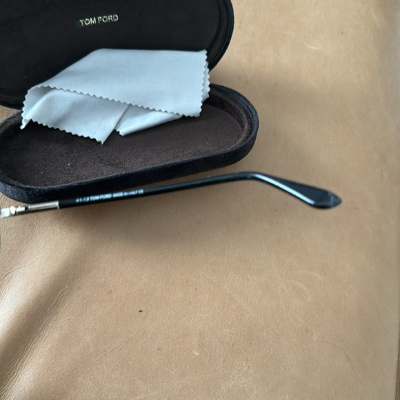 All scratched up Tom Ford - Picture 4 of 7